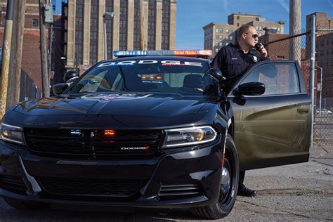 Police say unmarked cars help catch offenders and prevent crime, but others worry about risk of impersonators. . Why unmarked police cars are bad